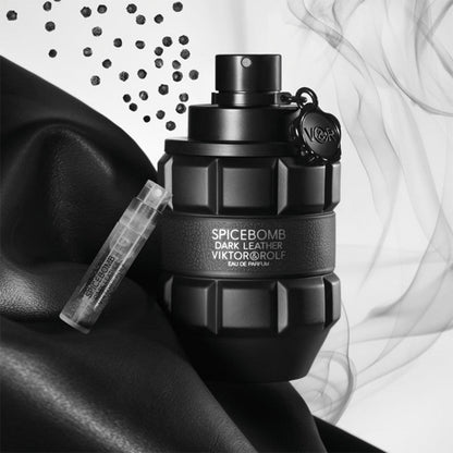 Viktor y Rolf - SpiceBomb de cuero oscuro (Eau de Parfum Énigmatique et Sensuelle Pour Homme)